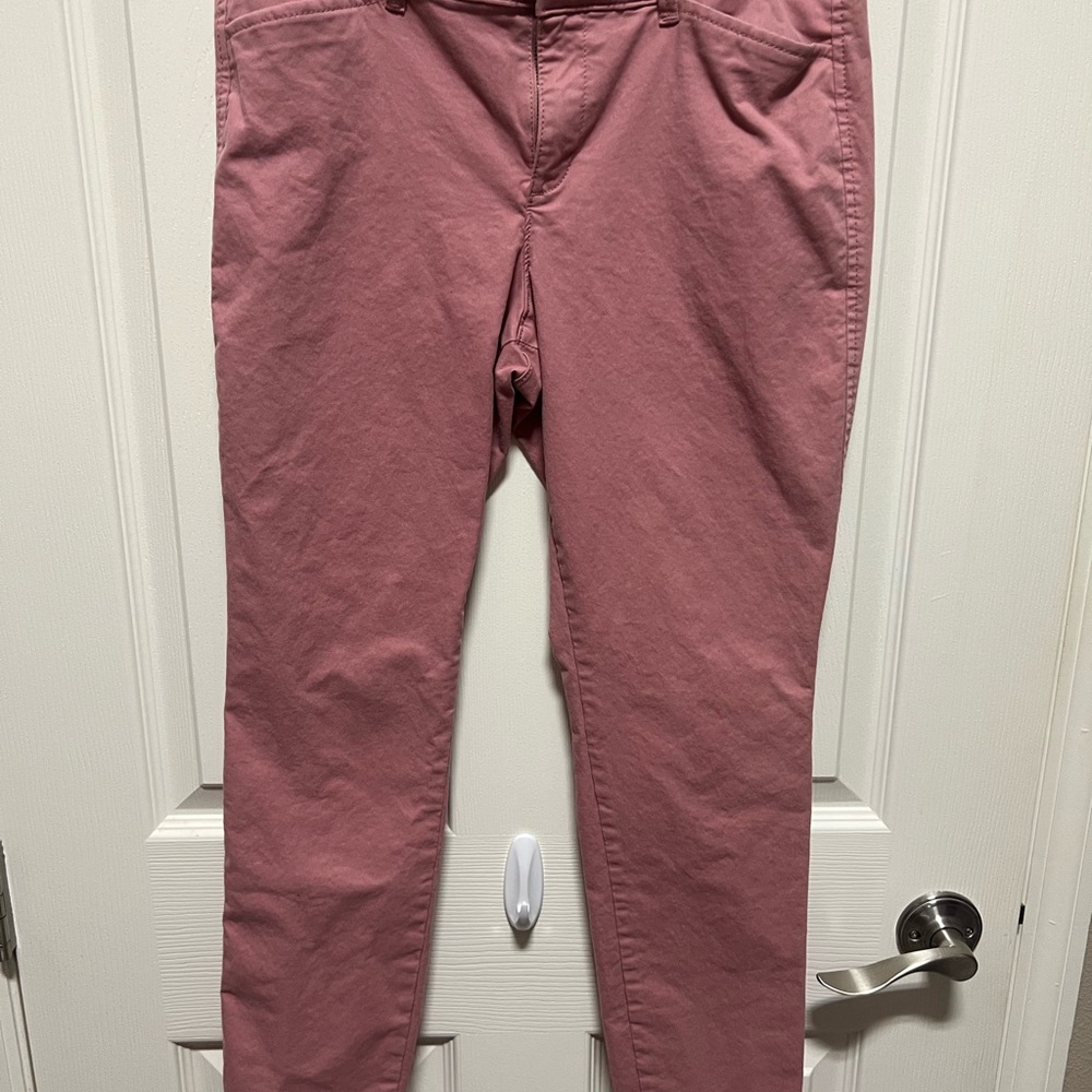 Old Navy Pixie Pants in Rose